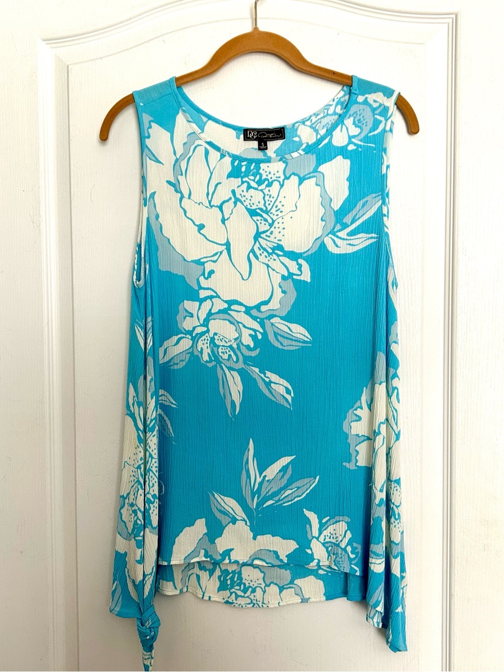 NWOT Diane Gilman, size S, pretty tank top blue
